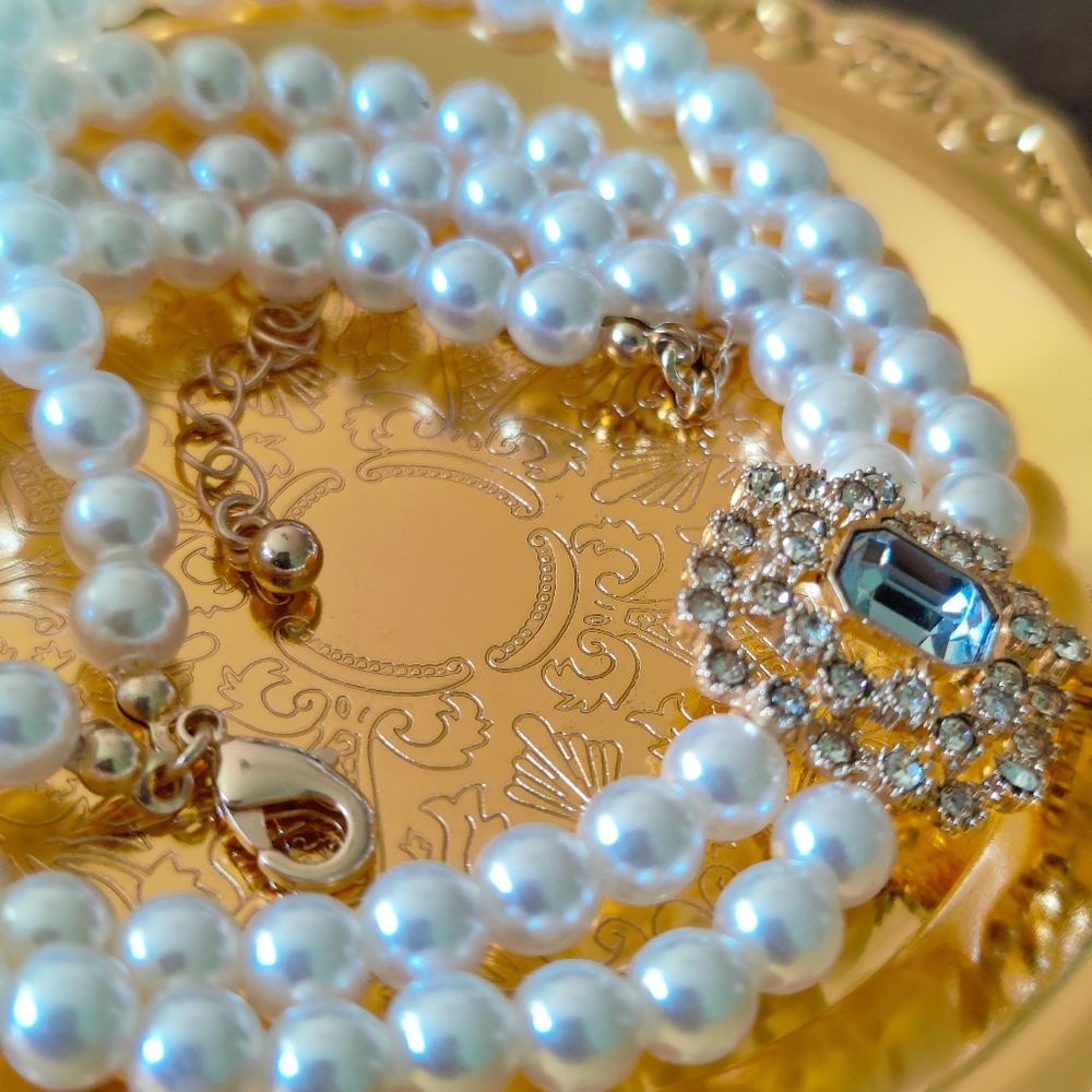 Faux Pearl chocker